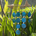 Campanella a vento con pesce in legno e conchiglie capiz blu