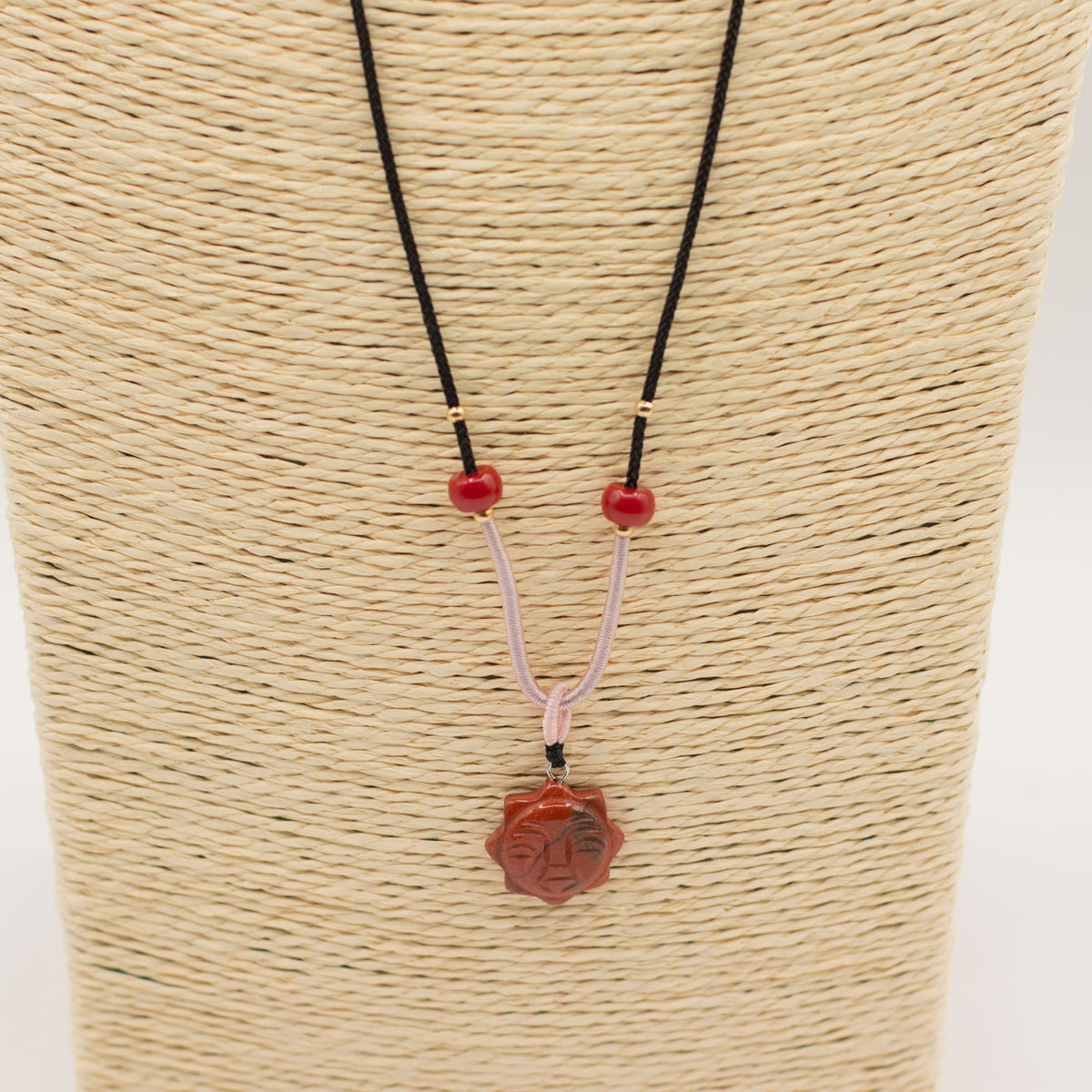 Collana con Cordino e Ciondolo in Gemma - Corniola Volto del Sole