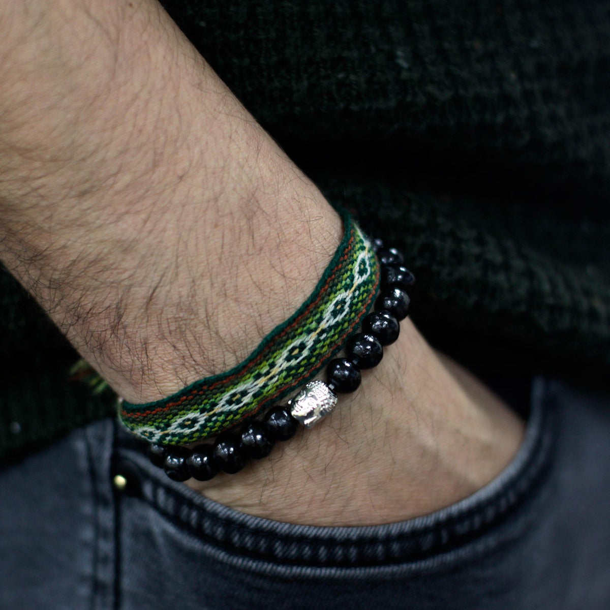 Bangle Buddha con Perle di Legno Scuro
