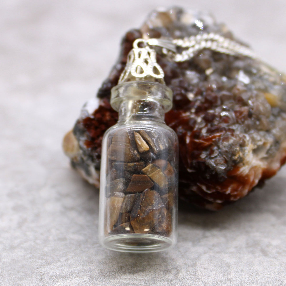 Collana con Bottiglia di Pietre Preziose - Occhio di Tigre