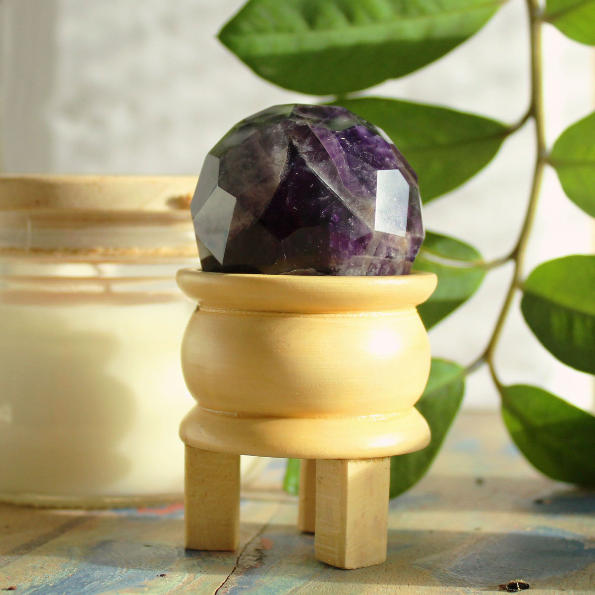 Sfera Curativa Sfaccettata in Pietra Dura con Base - Ametista