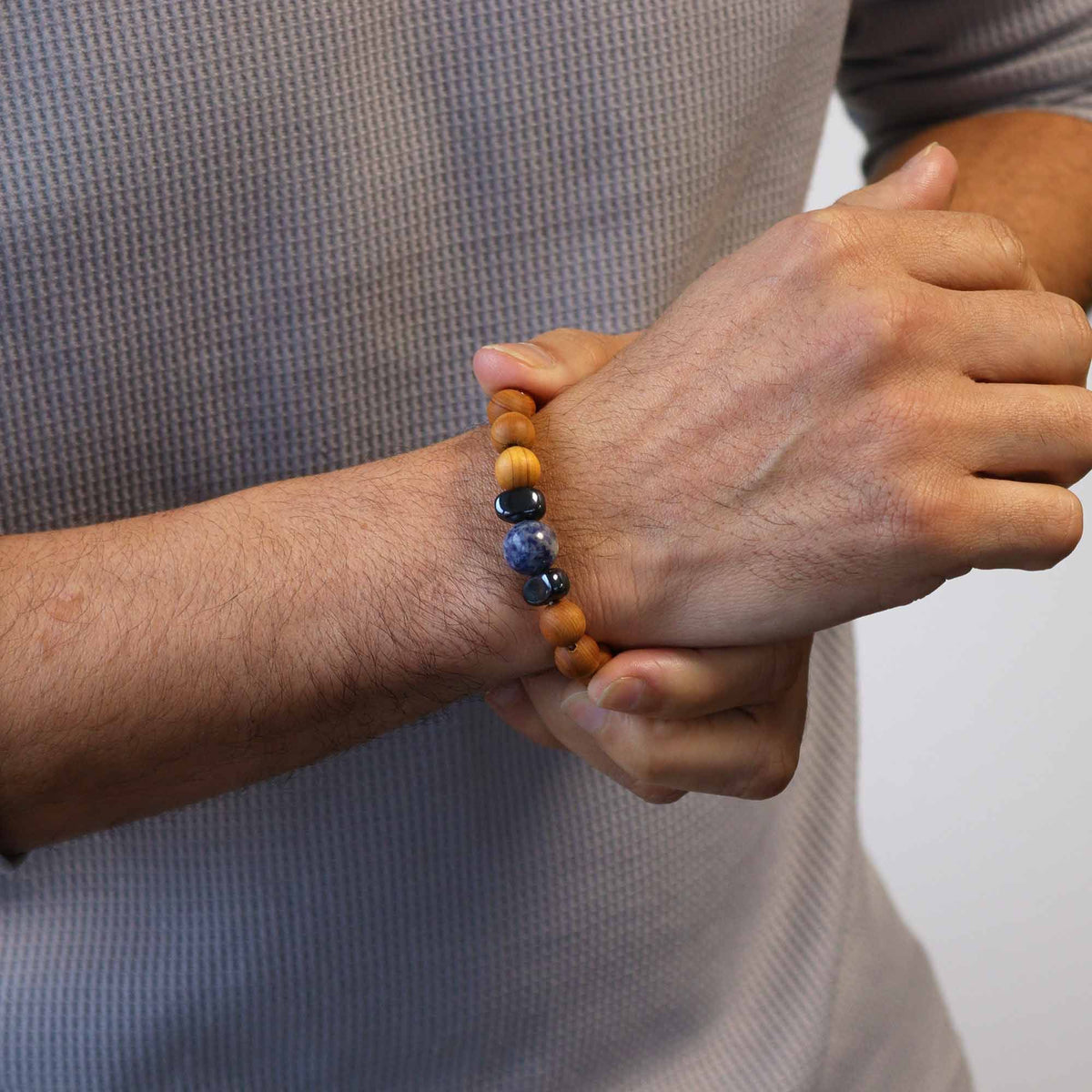Bangle Chakra della Gola in Cedro con Sodalite