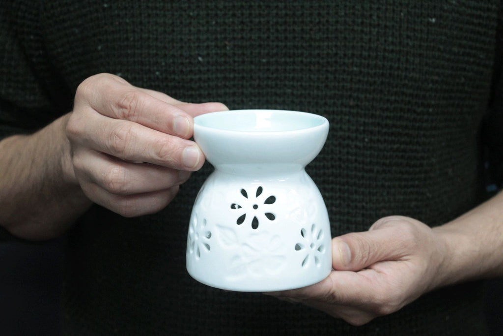 Bruciaessenze Classico in Ceramica Bianca - Floreale con Vaschetta Ottanio