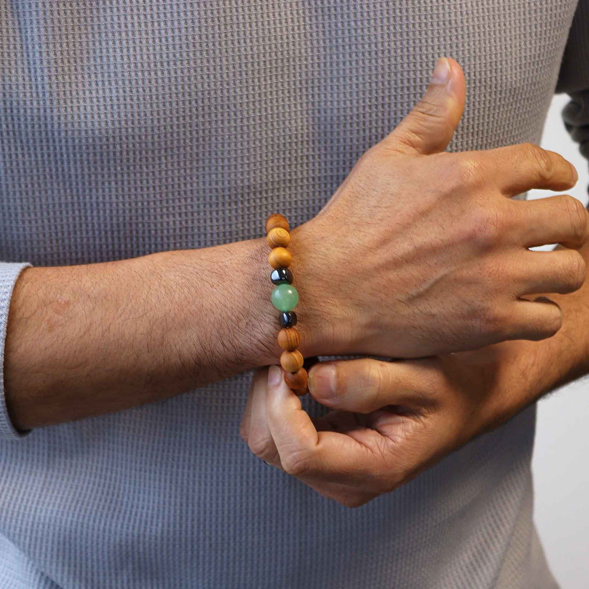 Bangle Chakra Sacrale in Cedro con Avventurina