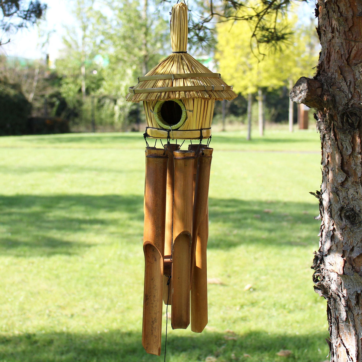 Casetta per Uccelli Rotonda in Erba Marina con Campanelli - 45x17cm