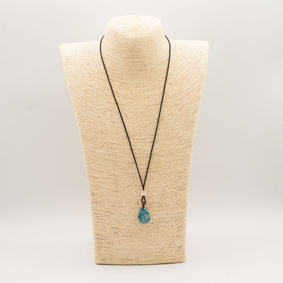 Collana con Cordino e Ciondolo in Gemma - Howlite a Goccia