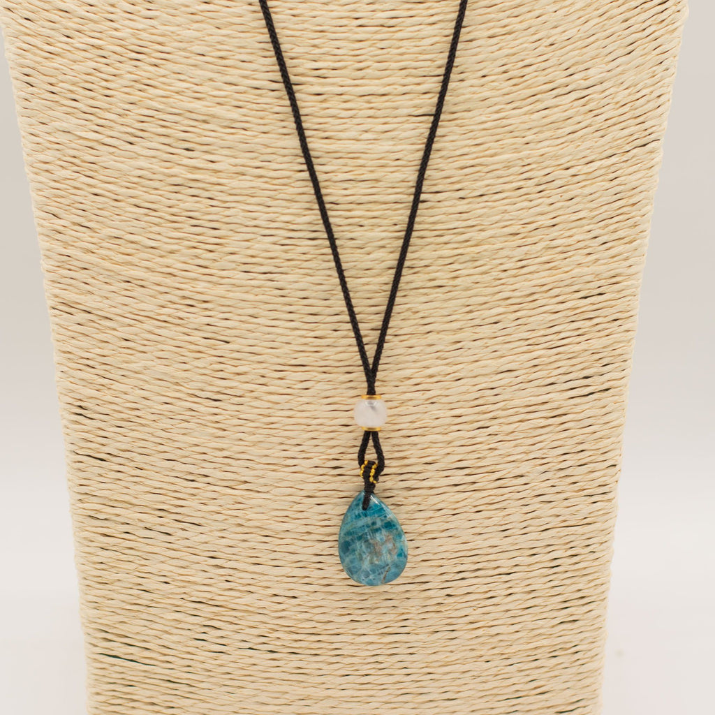 Collana con Cordino e Ciondolo in Gemma - Howlite a Goccia